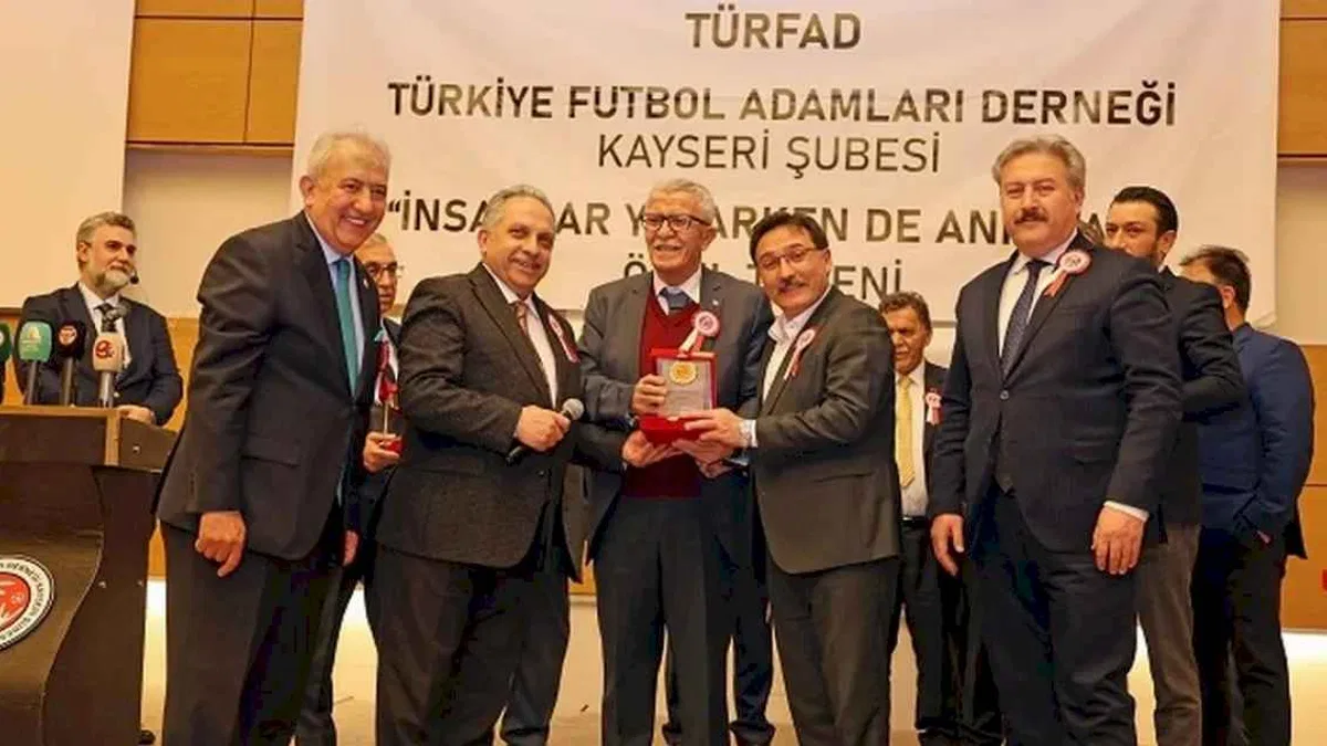 TÜRFAD Kayseri'den Başkan Mustafa Yalçın'a ödül