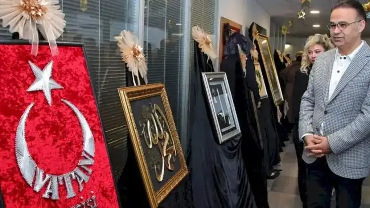 İzmir’de 'Sanatın Diliyle Değerlerimiz' sergisi açıldı