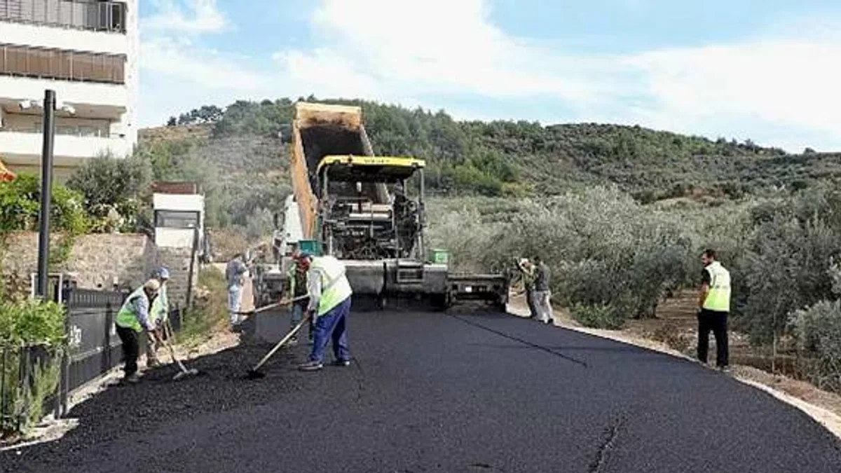 Mudanya'da yollar yenileniyor.
