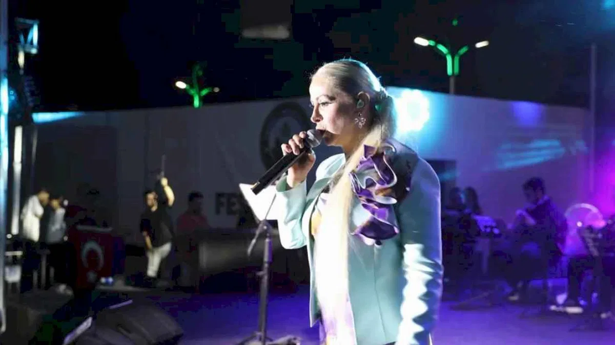 Mardin Yeşilli Kiraz Festivali'nde Niral Ünsal'dan Gazze vurgusu