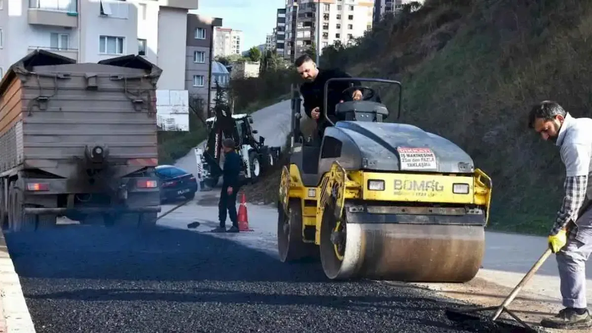Bursa Gemlik'in yolları ve meydanları yenileniyor