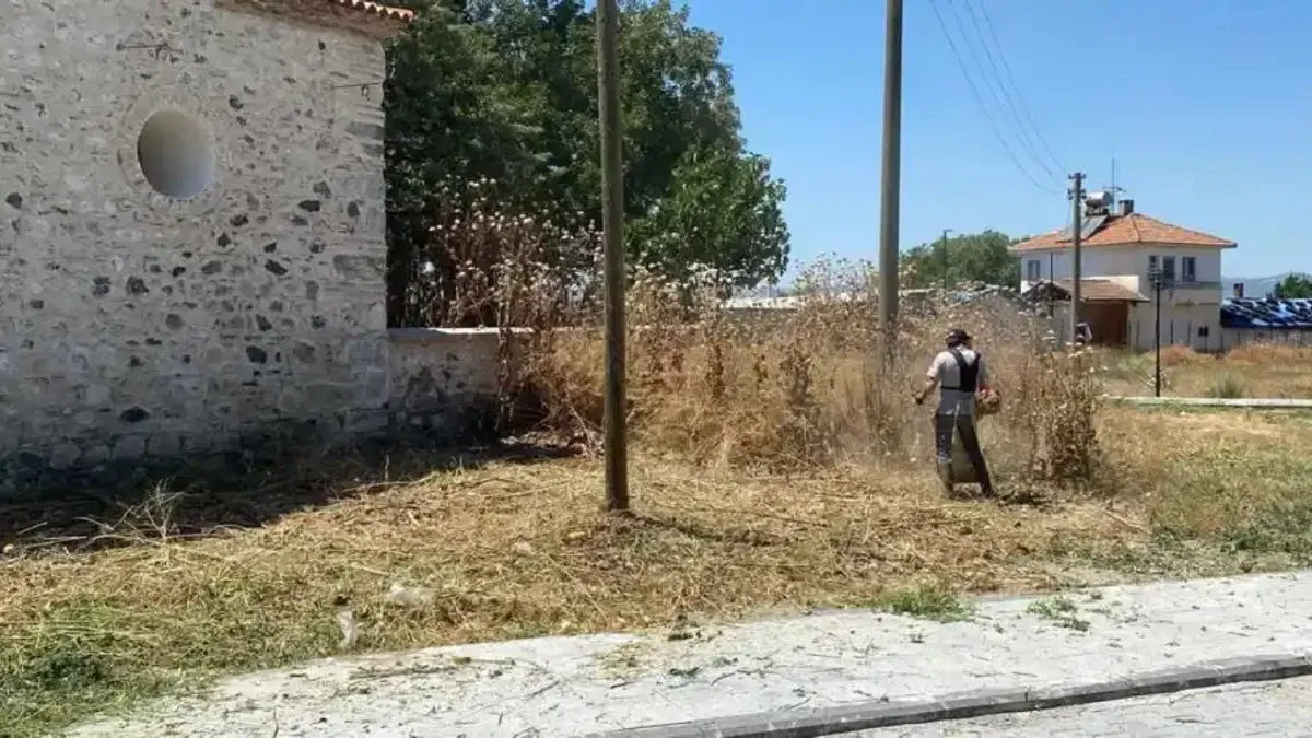 Manisa'da Karacaahmet Türbesi’nde Büyükşehir'den hummalı temizlik