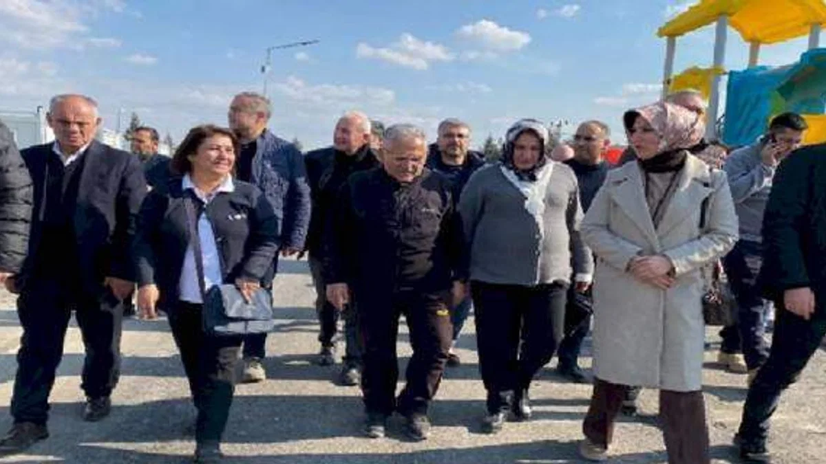 Kayseri Büyükşehir meclisinden deprem bölgesine ziyaret