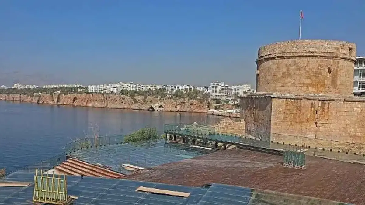 Hıdırlık Kulesi seyir terasına son rötuşlar