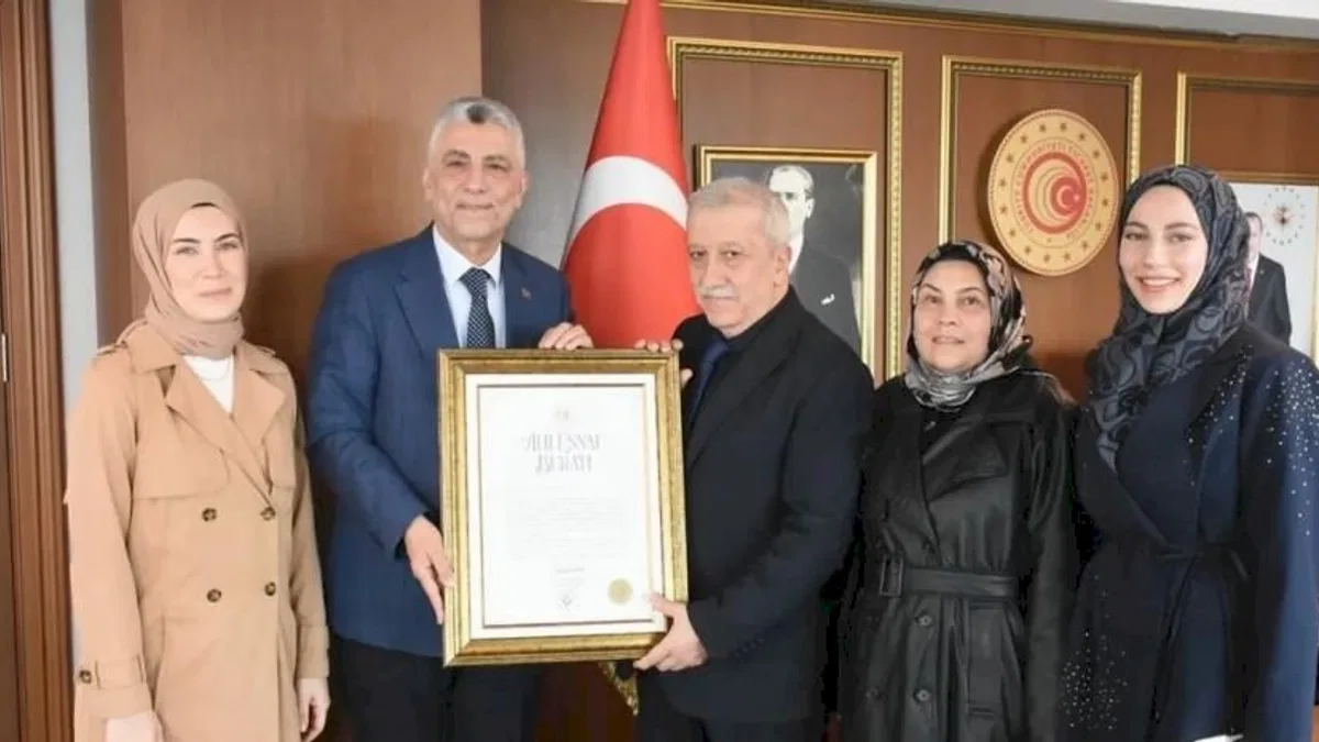 Ücret almayan esnafa Bakan Bolat'tan 'Ahi Esnaf Beratı'