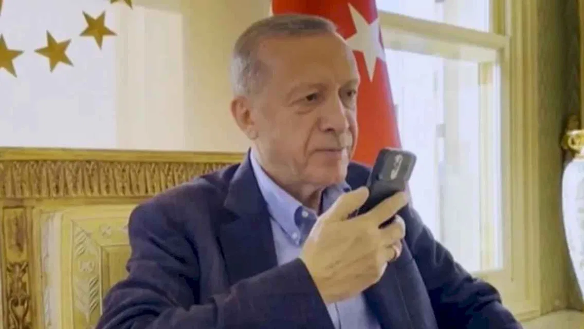 Cumhurbaşkanı Erdoğan, partisinin kampına telefonla bağlandı