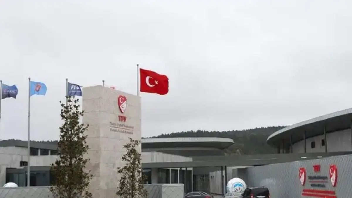 Türkiye Futbol Federasyonu resmen açıkladı! Sabri Sarıoğlu ve Orhan Şam...