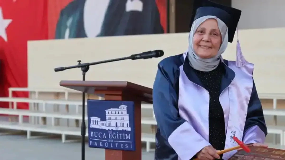 Dokuz Eylül'de mezuniyet coşkusu... 38 yıllık hayal birincilikle taçlandı