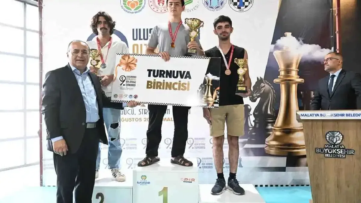Malatya'da Uluslararası Altın Kayısı'da 'şah-mat'çılar ödüllendirildi
