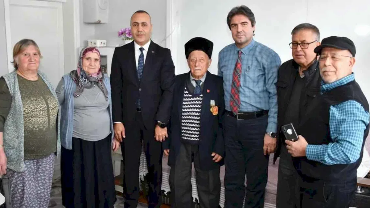 Manisa’daki Kore Gazileri'ne Büyükşehir'den ziyaret