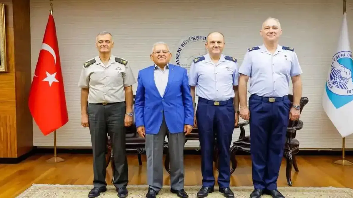 Memduh Büyükkılıç'a komutanlardan veda ziyareti