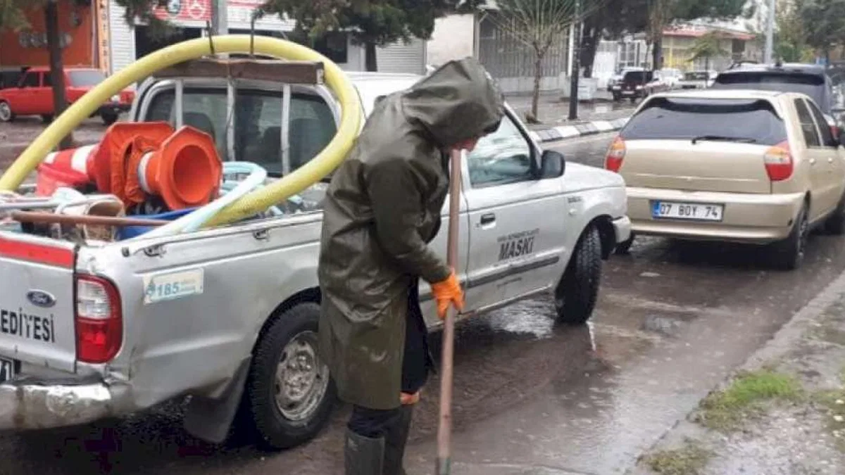 Manisa'da MASKİ'den sağanak yağış mesaisi