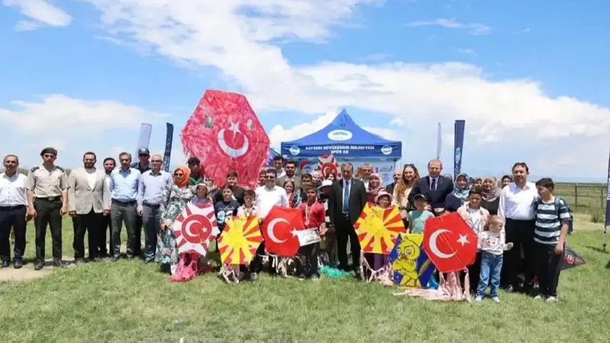 Kayseri Büyükşehir'den Sultan Sazlığı'nda uçurtma şenliği