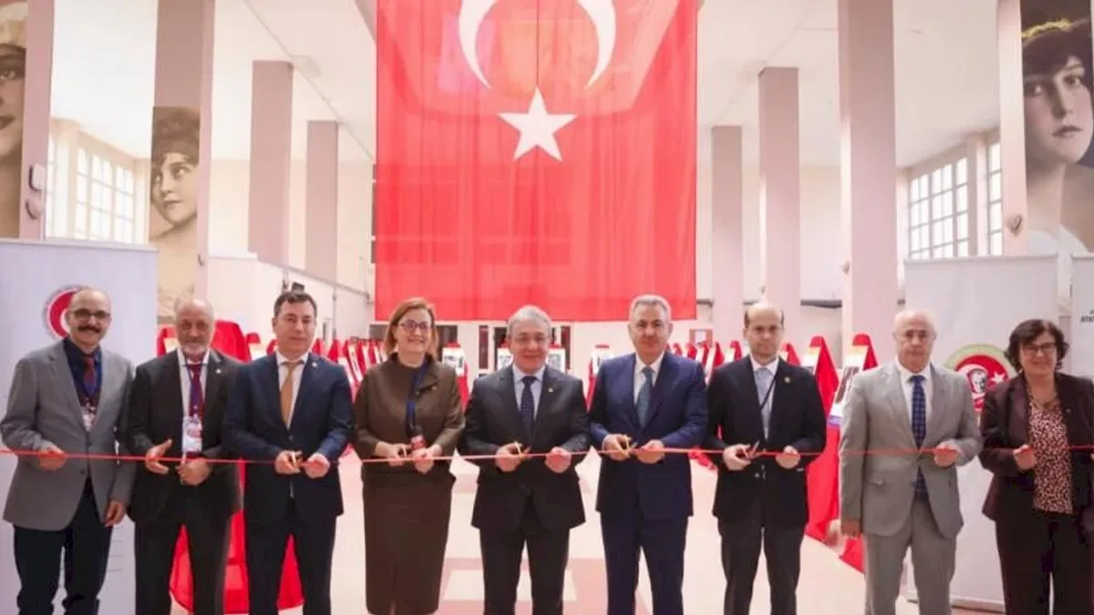 İzmir'de uluslararası aile sempozyumu başladı