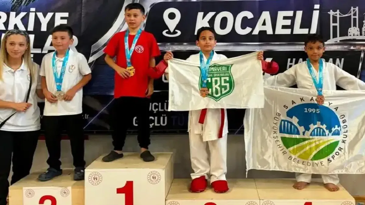 Sakarya'nın minik yıldızları Kocaeli’den 19 madalya ile döndü