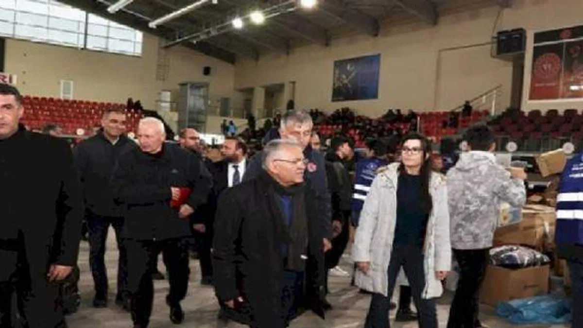 Memduh Büyükkılıç'tan Deprem Lojistik Merkezi’ne ziyaret