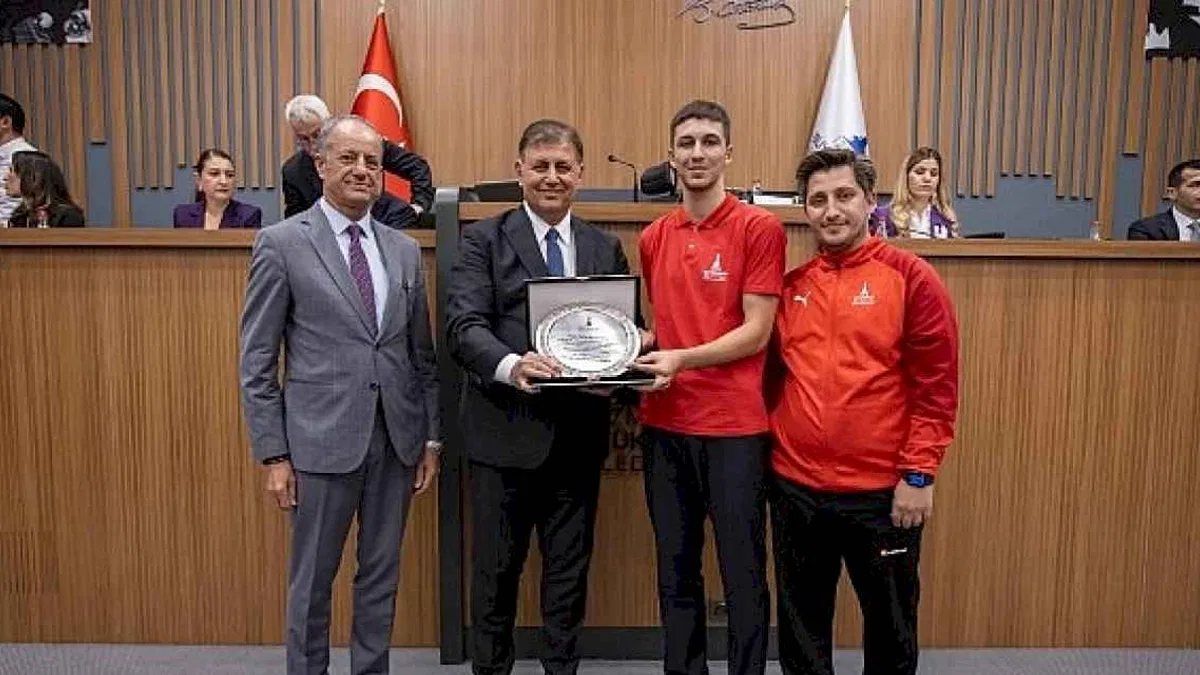 Başkan Tugay'dan millilik vurgusu