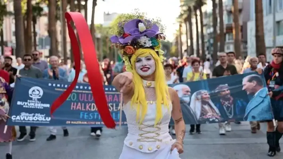 20. Uluslararası Halk Dansları Festivali kortejle başladı