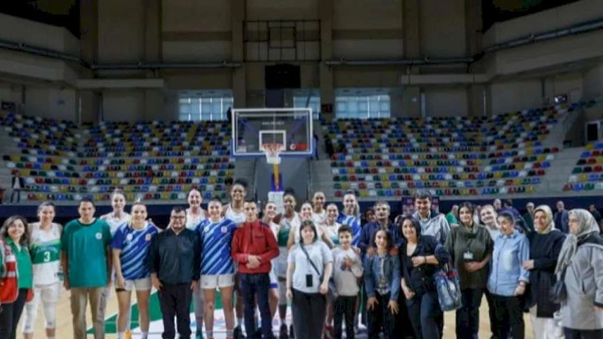 İzmit’in Perilerine YADEV’li öğrencilerden destek
