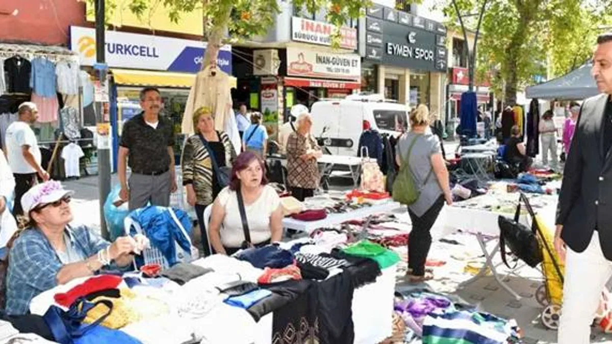 İzmir Çiğli’de 2. el eşya ve kıyafet kermesine yoğun ilgi