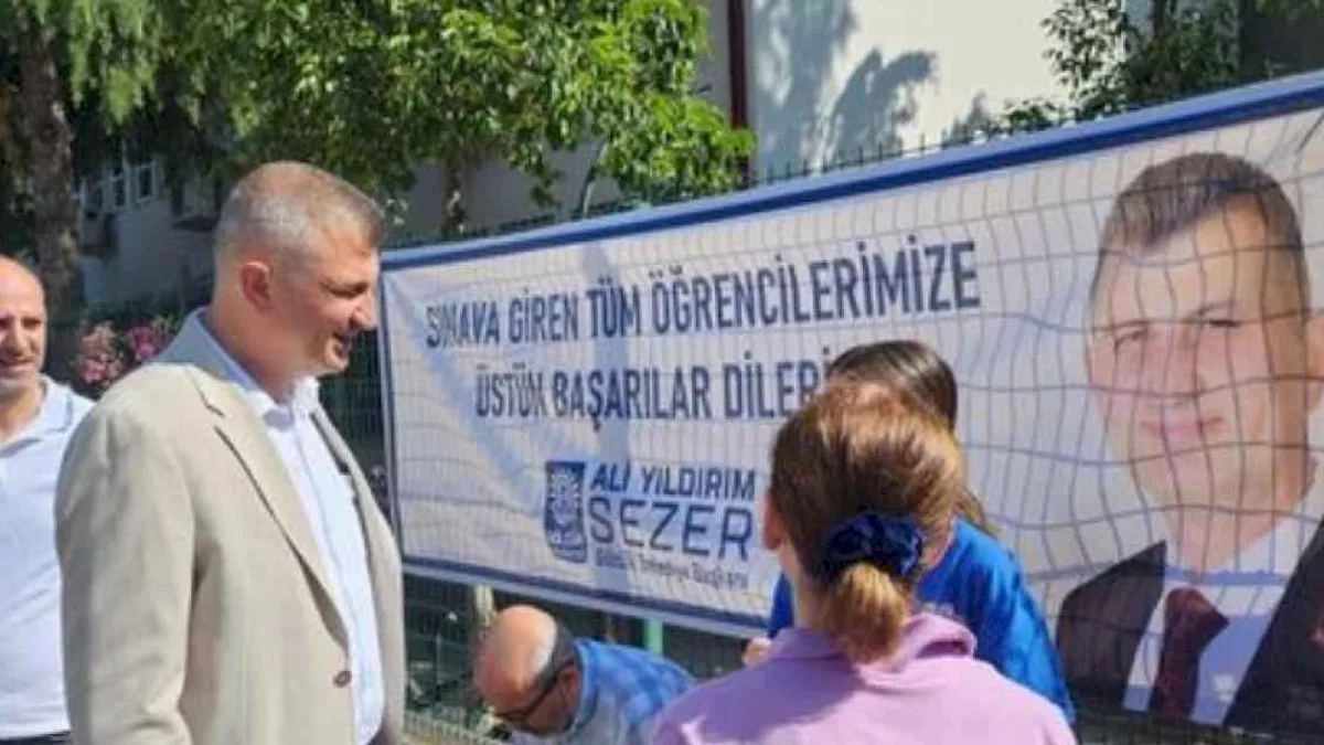 Başkan Sezer, sınava giren öğrencileri yalnız bırakmadı