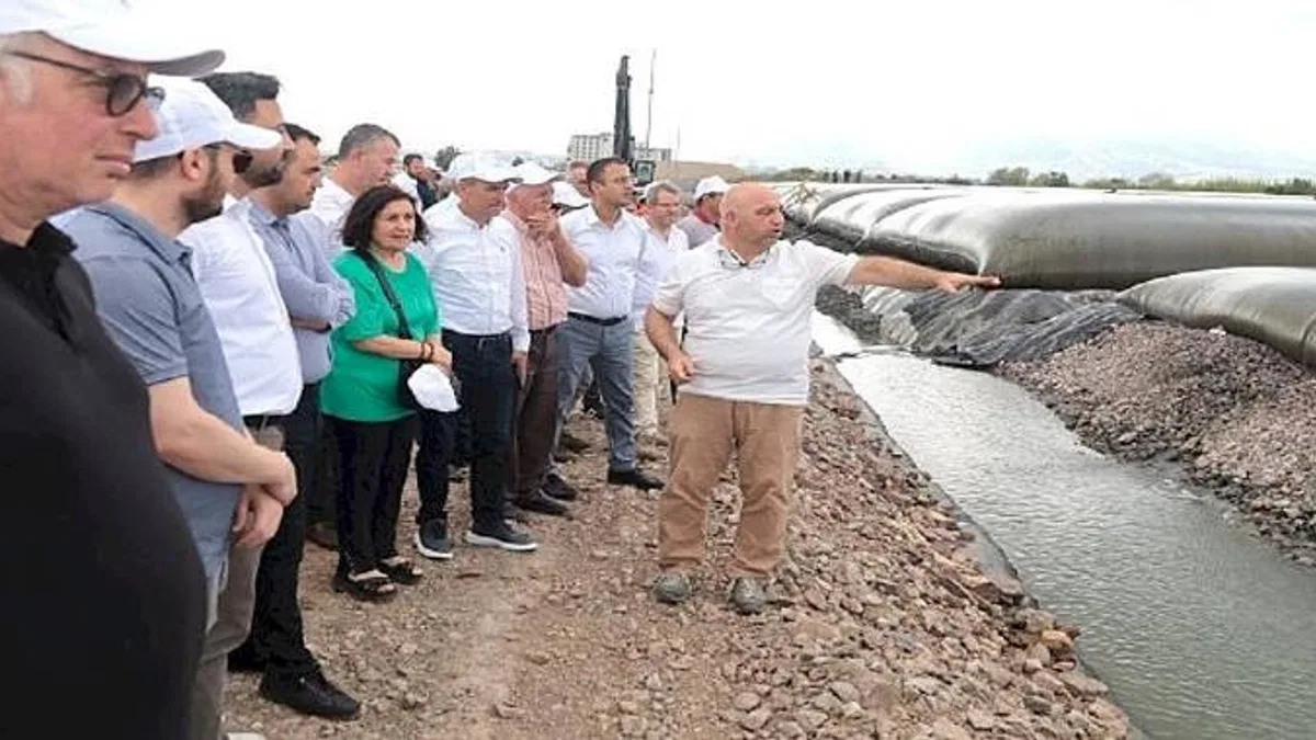 Muhtarlardan Dip Çamuru Temizliğine tam not