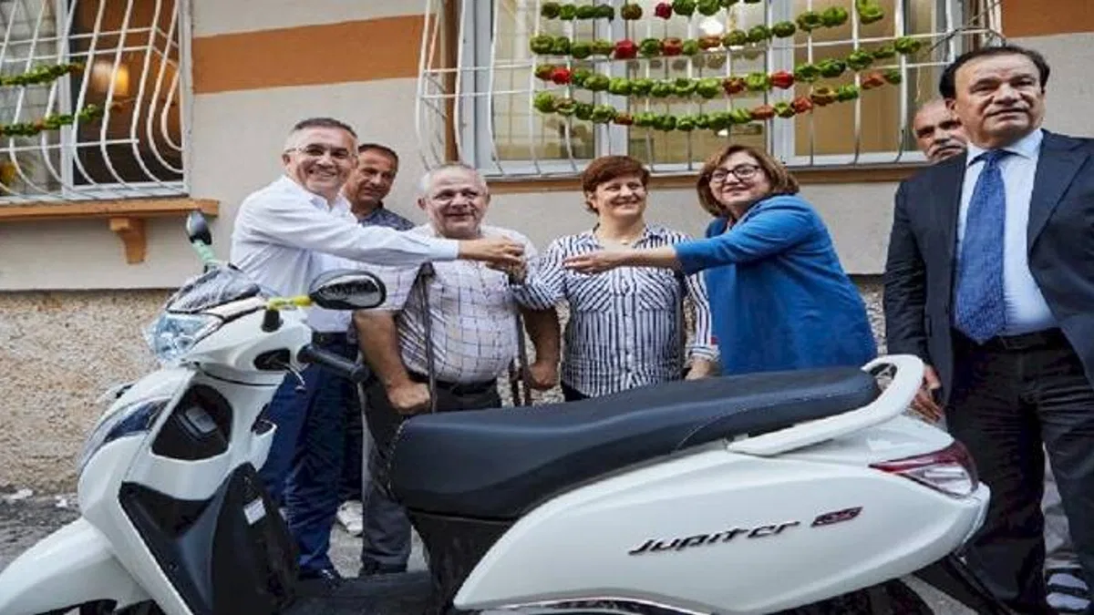 Motosikleti çalınan engelli çifte yenisi alındı