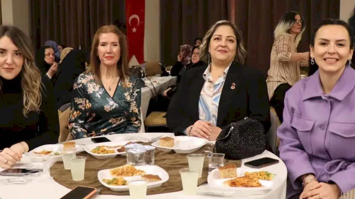 Kocaeli'de kadınlar matinesinde eğlenceli vakit