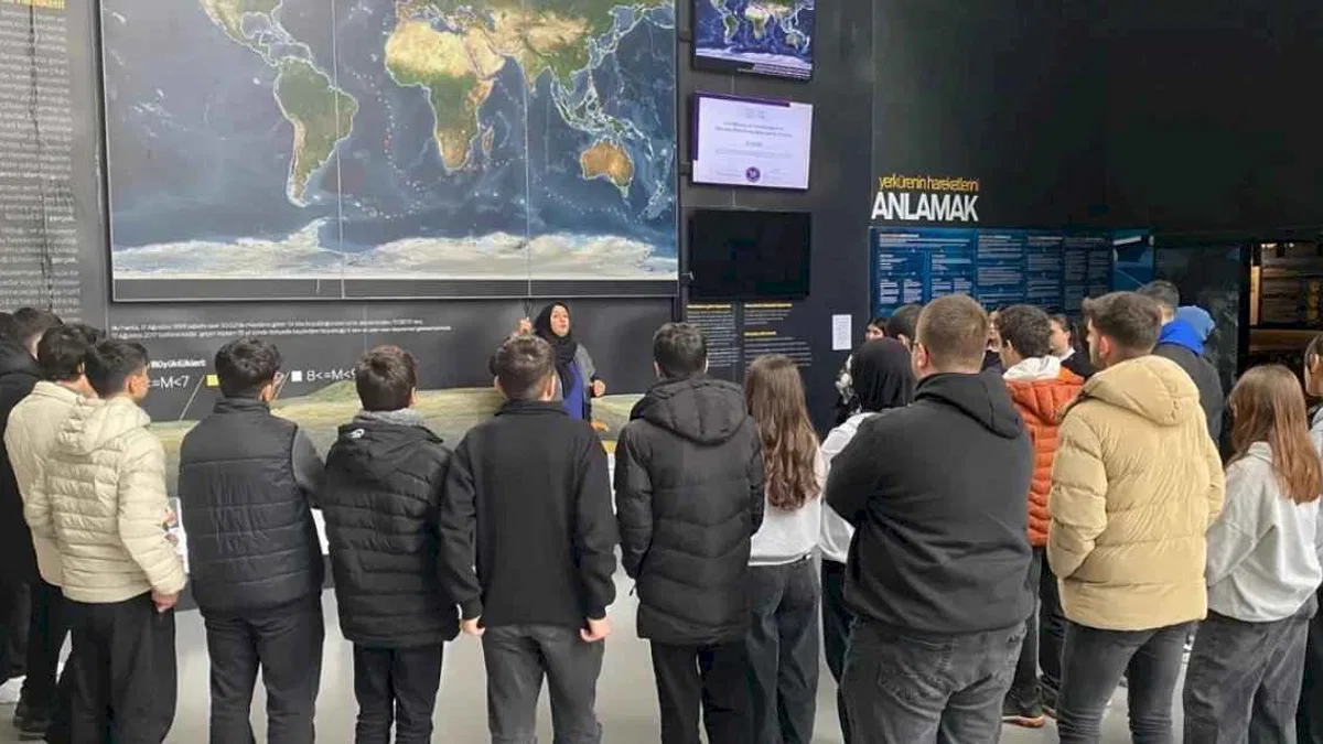 Kocaeli İzmit'te gençlere deprem farkındalığı aşılanıyor