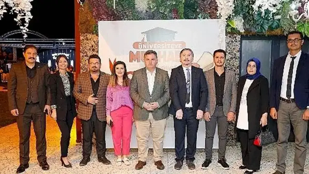 Kınık Belediyesi'nden Üniversiteyi Kazanan Gençlere Eğlenceli Buluşma Gecesi