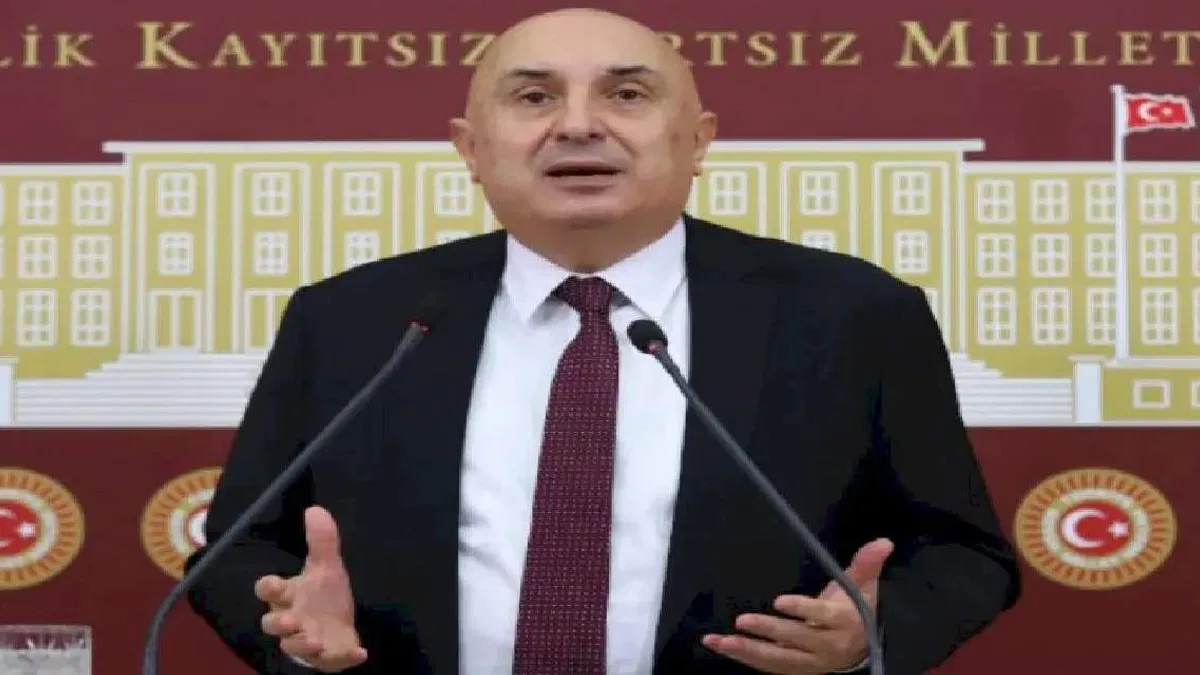 CHP'li Özkoç: Tarih millet için değil, koltuk için belirlendi
