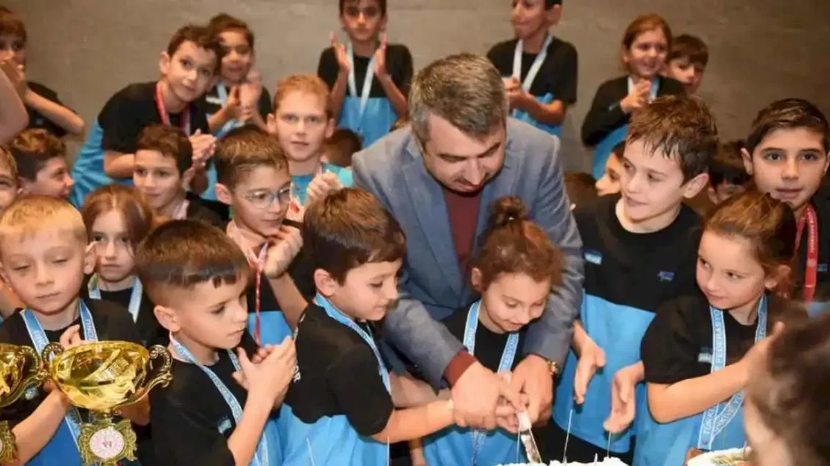 Bursa Yıldırım'ın altın kulaçlarından 153 madalya
