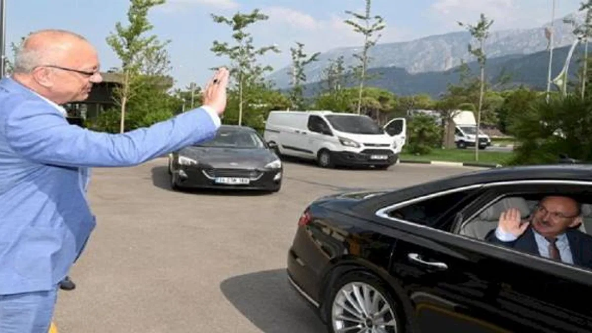 Vali Karadeniz'den Manisa'ya veda