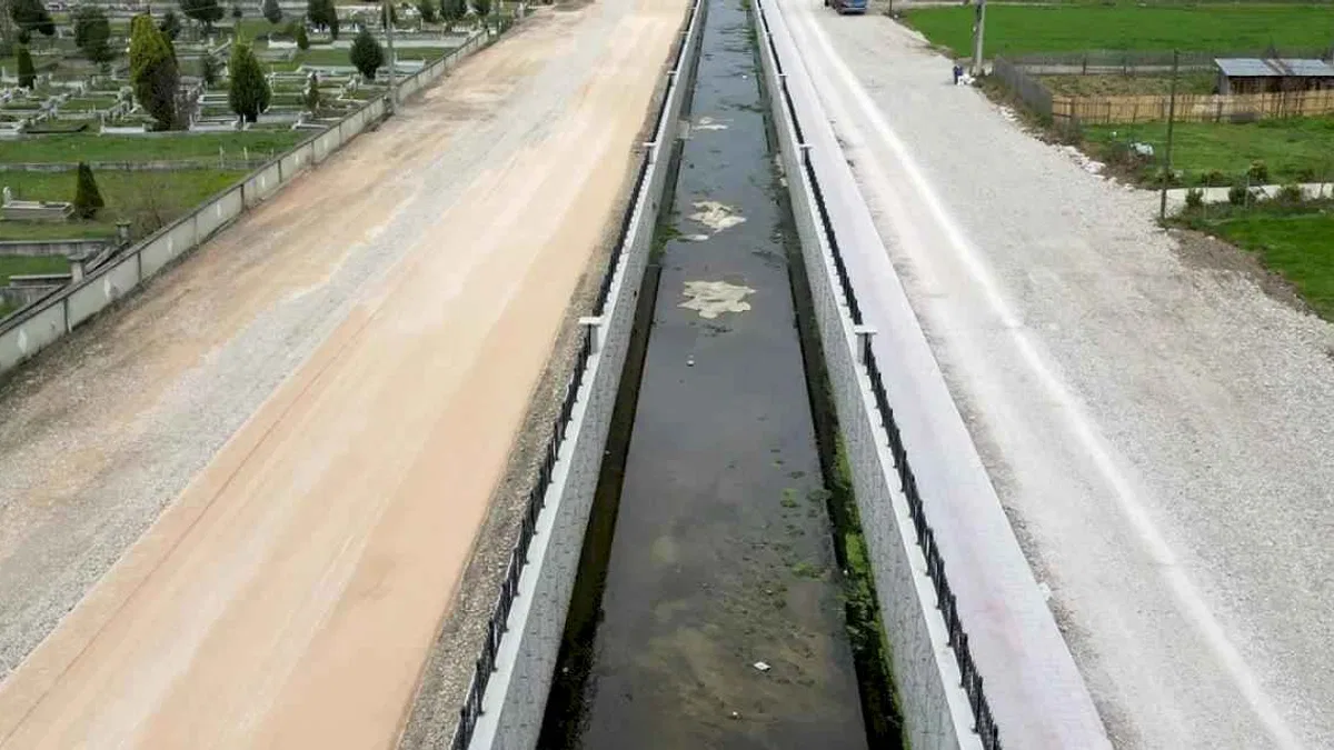 Karacasu’nun yeni cadde ve yaşam alanı hızla tamamlanıyor