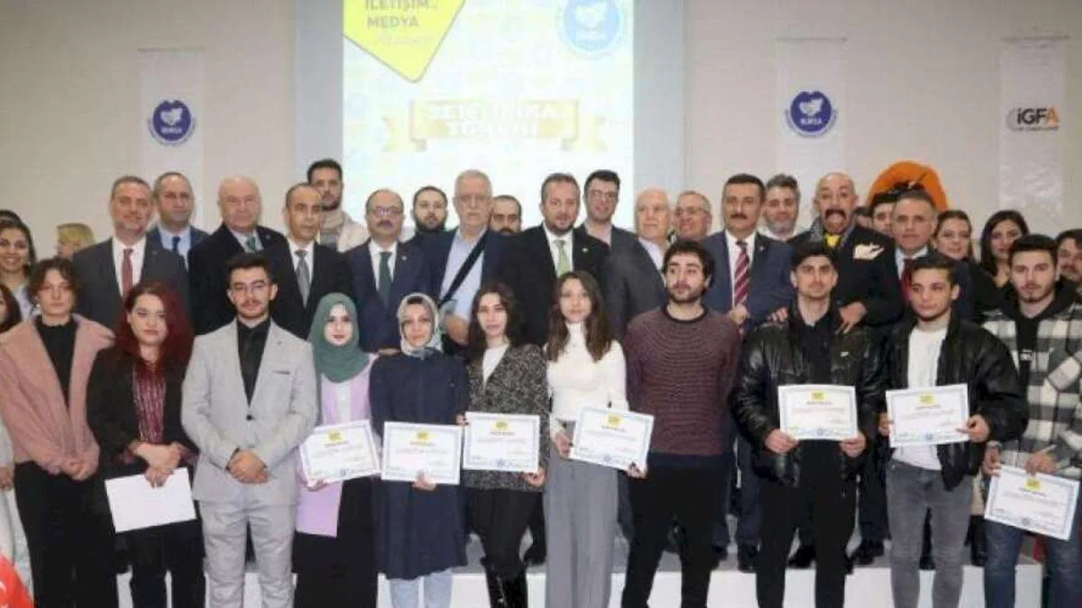 Bursa'da İletişim ve Medya Akademisi'nde sertifika heyecanı