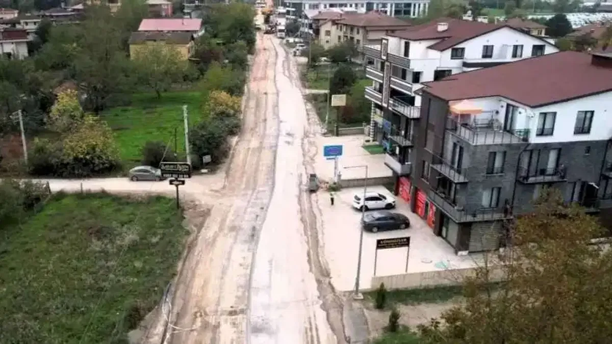 Kocaeli'de Kartepe Çepni Caddesi’nde üstyapı yenileniyor