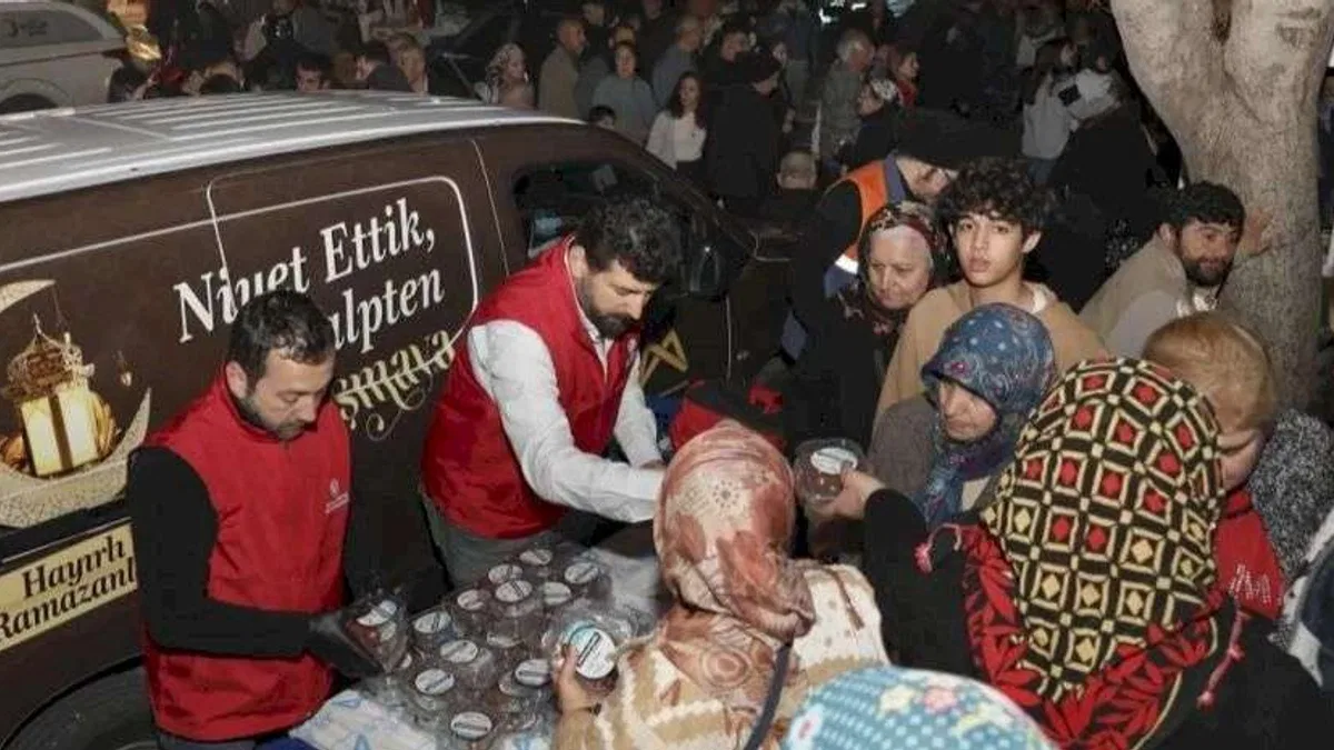 Mersin Büyükşehir’den Kadir Gecesi’nde lokma ikramı