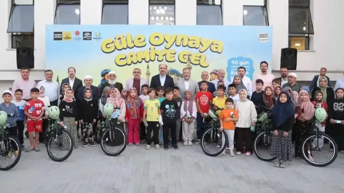 Konya'da 'güle oynaya camiye' gittiler
