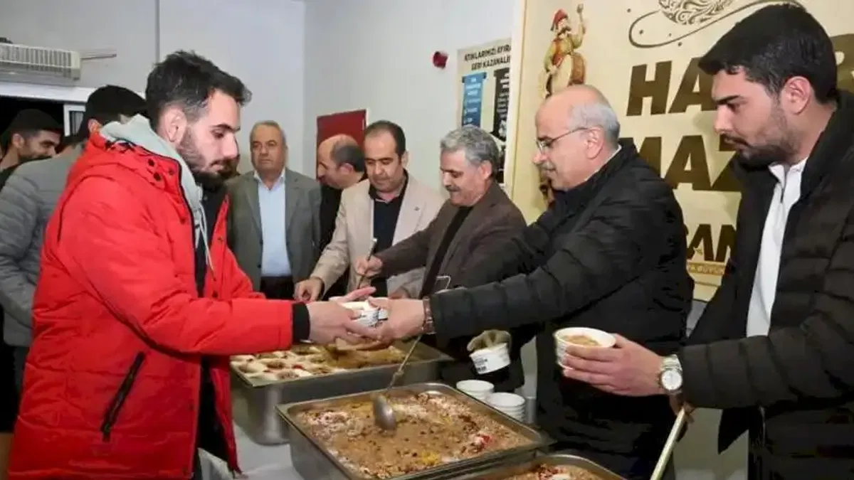 Malatya'da Başkan Er, öğrencilere gençlik yatırımlarını tanıttı
