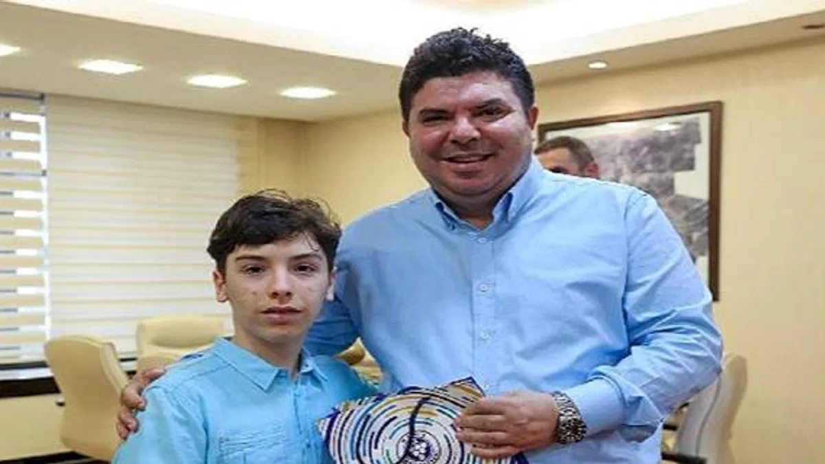 Dereceye girenlere ödül Başkan Erhan Kılıç'tan