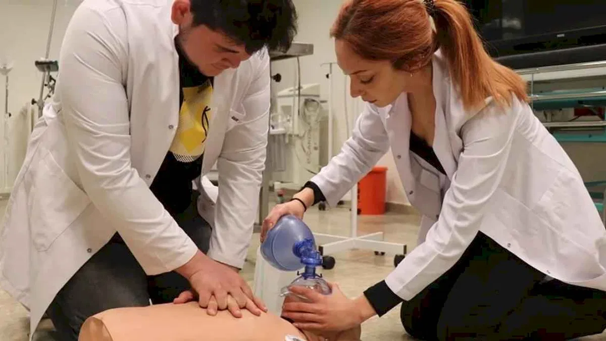 Sağlık teknikerleri sektörün iş yükünü hafifletiyor