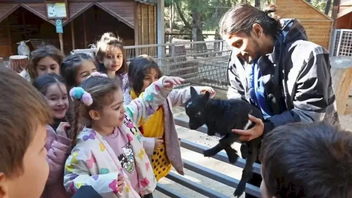 Antalya'da miniklere doğa ve hayvan sevgisi
