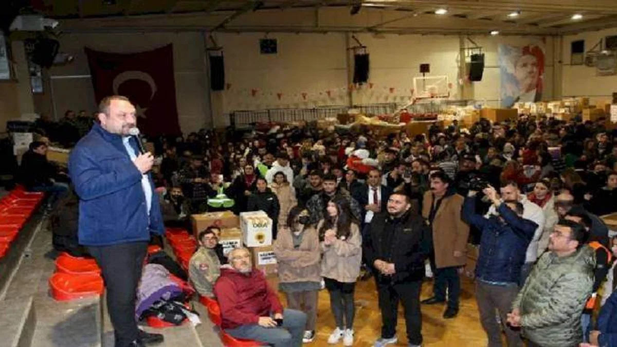 İzmir Çiğli’de deprem dayanışması büyüyor