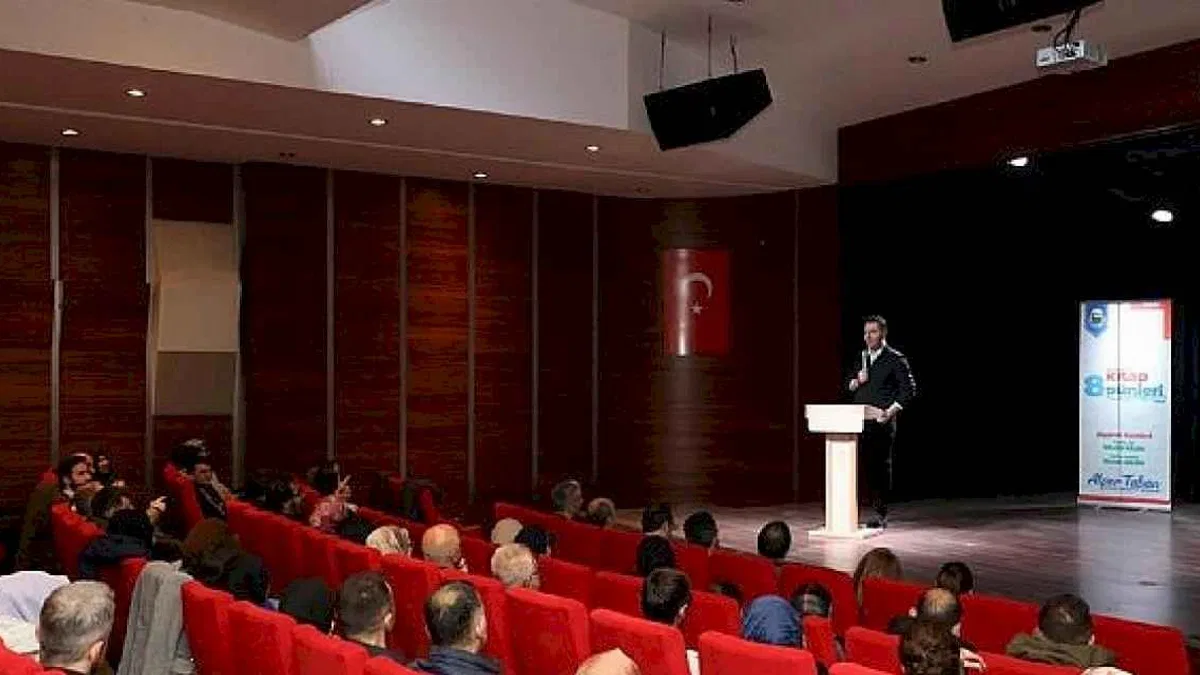 Mehmet Akif Ersoy Ortadoğu'daki Medya Algısını İnegöl'de Anlattı