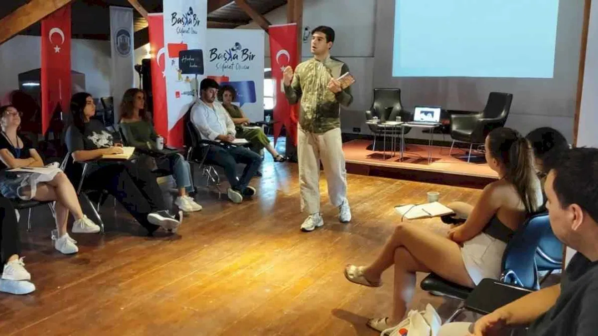 İsveç Milletvekili Castro, gençlerle Efes Selçuk’ta Buluştu