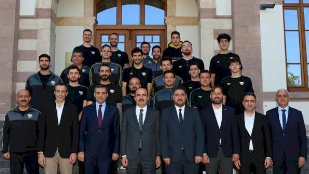 Konya'da yükselen takımdan Başkan Altay'a ziyaret