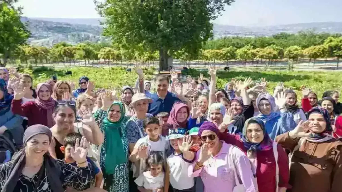 İzmir’de kadın üreticilerden hasat sevinci
