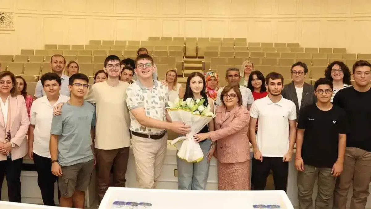 Gaziantep’te YKS ve LGS dereceli öğrenciler Başkan Şahin ile buluştu