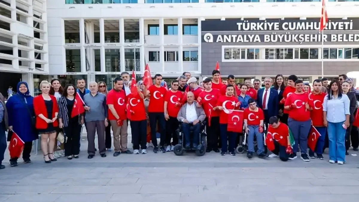 Antalya'da özel bireyler bir günlüğüne asker oldu