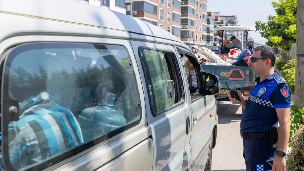 İzmir Büyükşehir’den tarım işçisi servislerine sıkı denetim